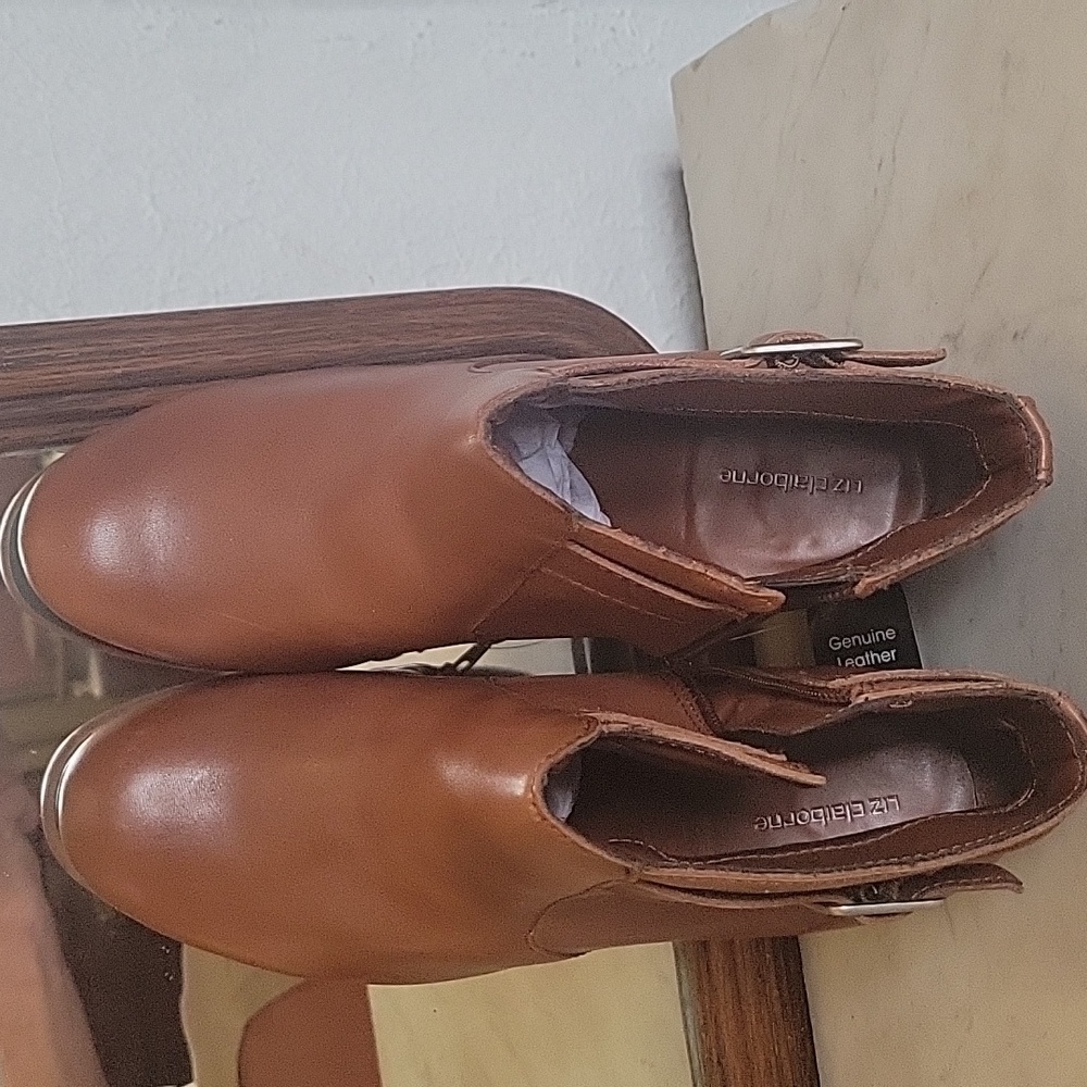 LIZ CLAIBORNE Caramel Leather Zip Ankle Booties 9M NWT - Picture 11 of 12